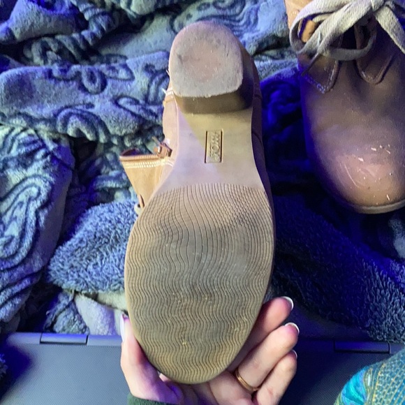 Tan AXXIOM ankle boots, size 6 - Picture 3 of 4